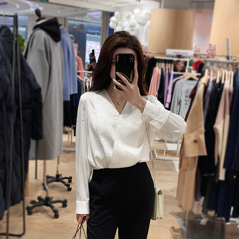 艾夫斯白色衬衫女韩版心机上衣设计感 2019春装新品V领长袖衬衣