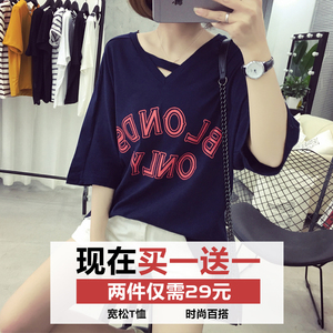 春夏韩版宽松镂空V领中袖上衣服潮字母前短后长短袖T恤女大码显瘦情侣装