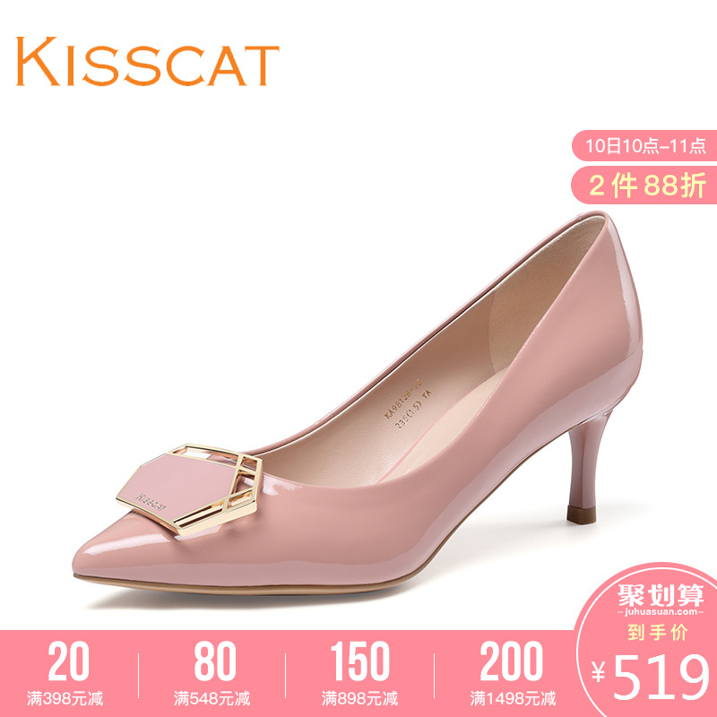 Kisscat接吻猫2019春季新款漆皮饰扣尖头高跟鞋细中跟浅口单鞋女