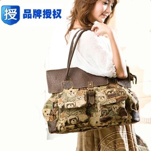 品牌名称: 小熊斜跨女包
