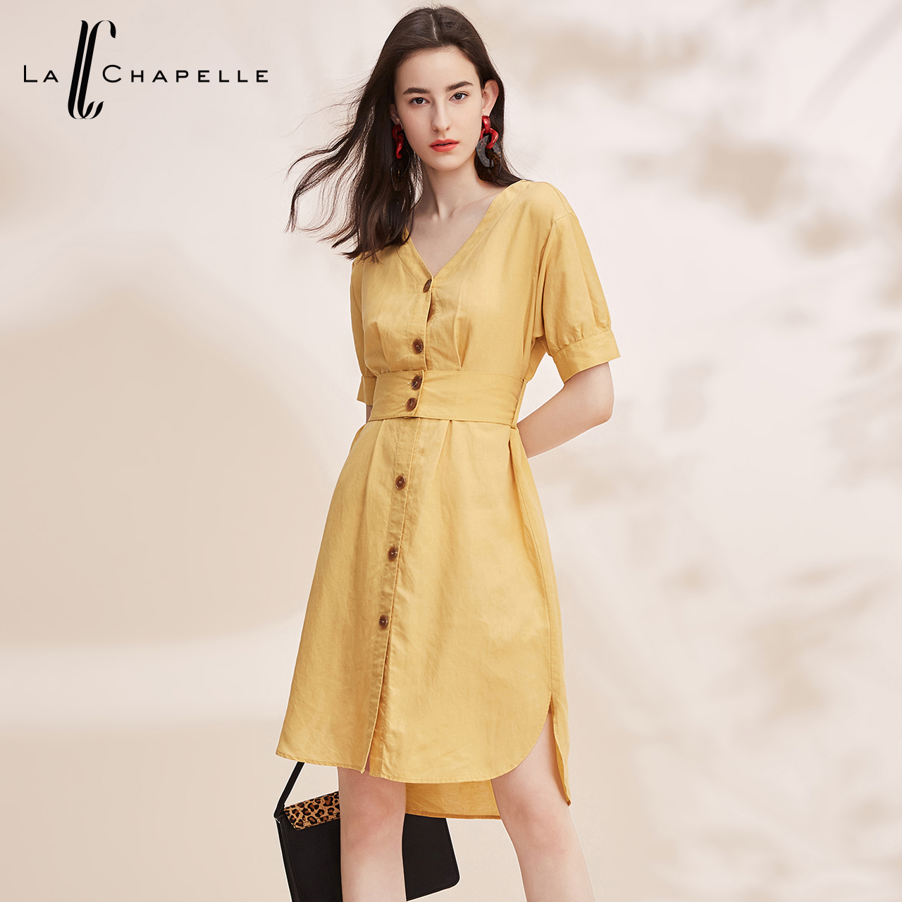 拉夏贝尔2019新款女装夏季黄色高腰短袖v领衬衫裙修身亚麻连衣裙