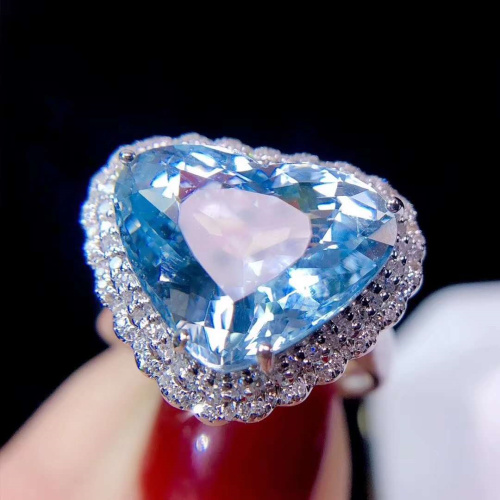 【佰溢珠宝】18K钻石镶嵌超大爱心海蓝宝石戒指美似仙境一眼情深