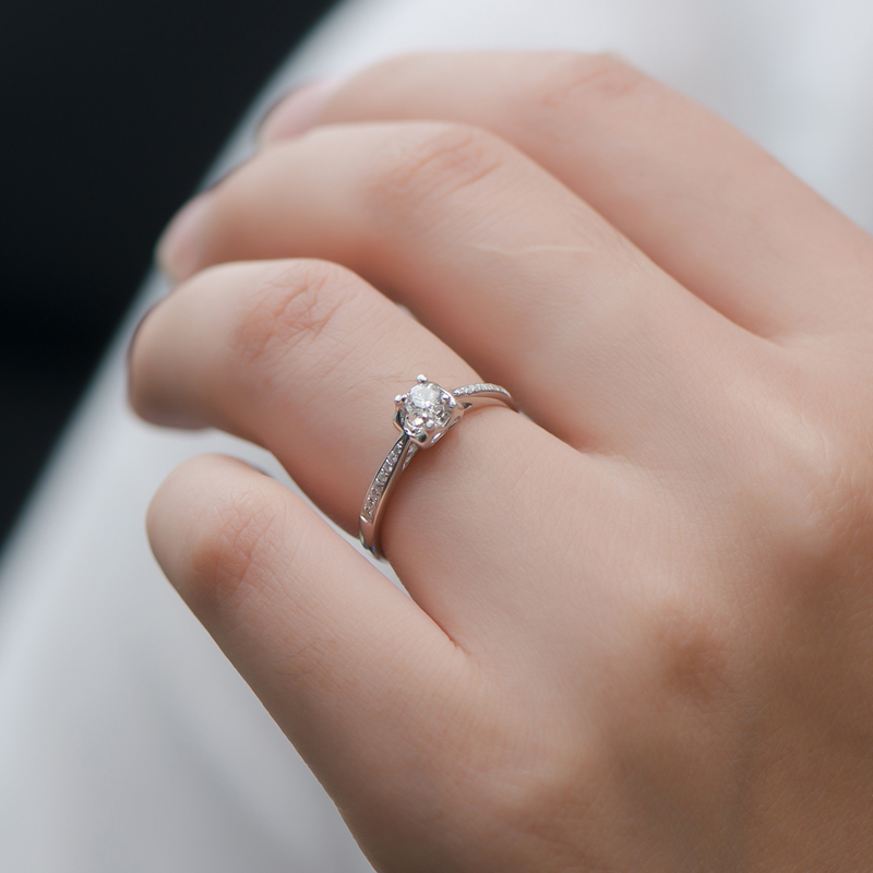 dr白18k金钻石戒指女i求婚do结婚1克拉效果钻戒显大单钻心形女戒