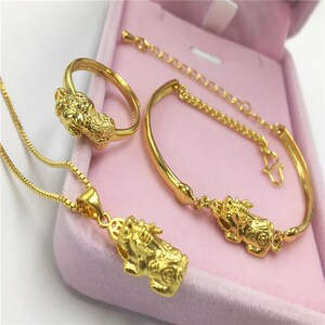 项链手链戒指三件套女士图片