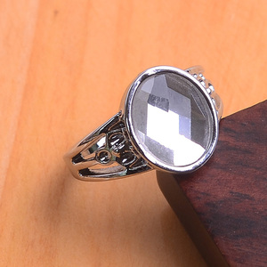 白色宝石戒指女图片