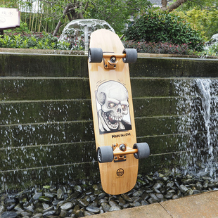 香港madeinlove双翘刷街板巡航板 四轮代步花式滑板 玻纤竹公路板