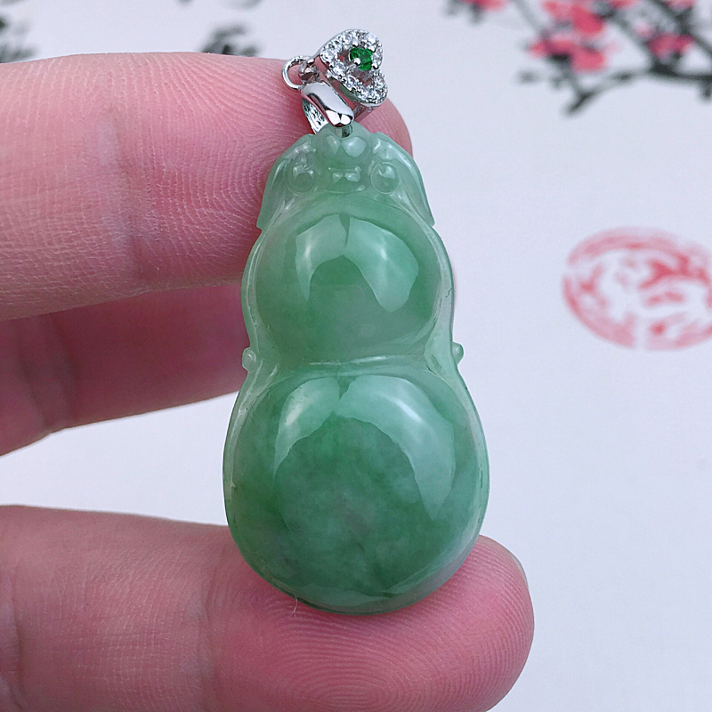 伟德国际云南省昭通市中级人民法院关于238-翡翠A货18K金佛公吊坠（第一次拍卖）的公告