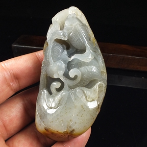 class=h>青花 /span> span class=h>籽料 /span>雕刻金鱼手 span