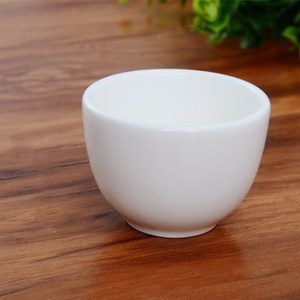 白色陶瓷茶杯图片