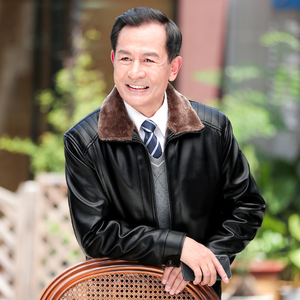 爸爸冬装 span class=h>外套 /span>中年人老爸冬季皮毛一体皮夹克