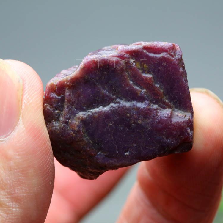 天然红宝石原石矿标 26.4克天然红刚玉单晶体原矿标本