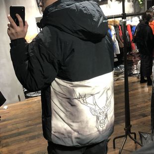 短款连帽纯色胸飞鸟图背后鹿皮绒立体鹿头收口袖夹克男灰鸭羽绒服