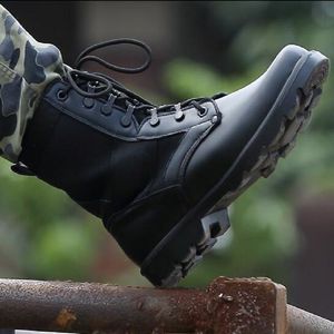 >靴子 /span>超轻作战靴军靴男特种兵户外透气高帮陆战登山鞋女军勾鞋